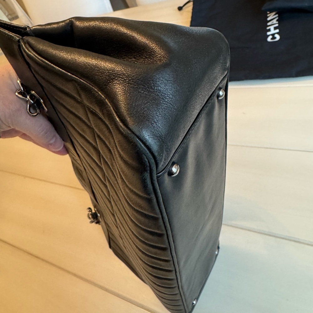 Chanel Vertical Quilted LAX Shoulder Bag - Picture 11 of 14